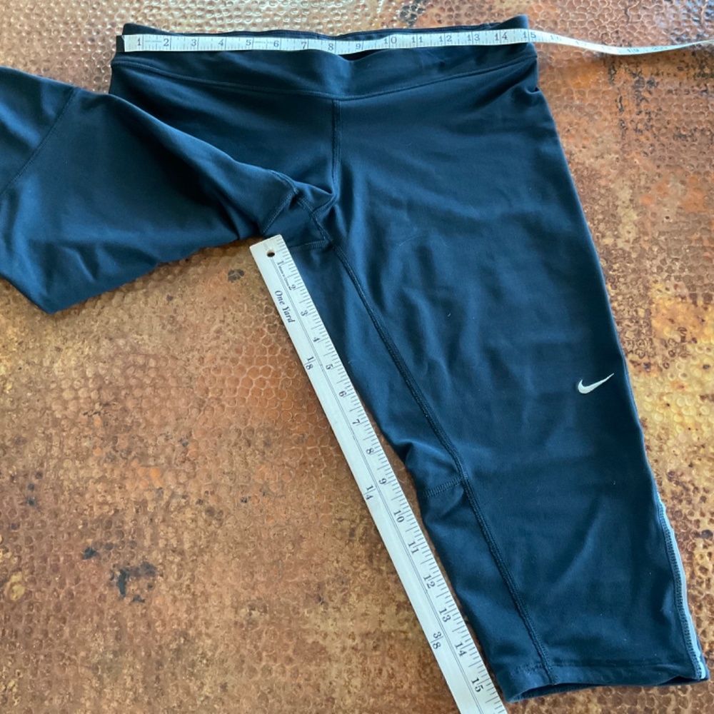 Nike Dri-Fit Crop Leggings. Black. Size M - Picture 4 of 5